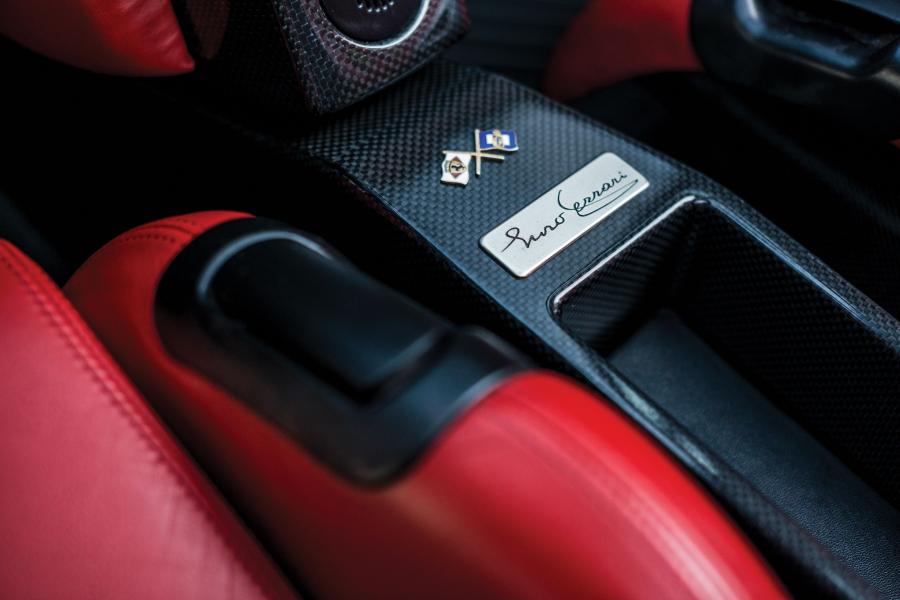 Детали интерьера Ferrari Enzo (135892) 2004 года  (фото 10 из 27)
